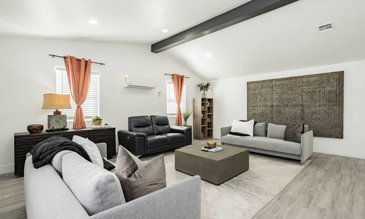 Glen Heather Estates House | The Las Vegas Entertainer: Games, Location + Views