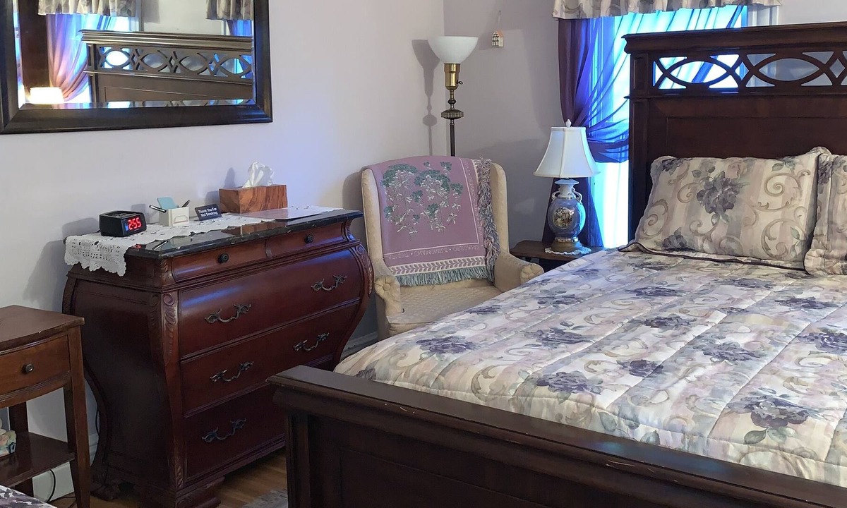 Brockport Bed & Breakfast | The Lavender room at The Victorian