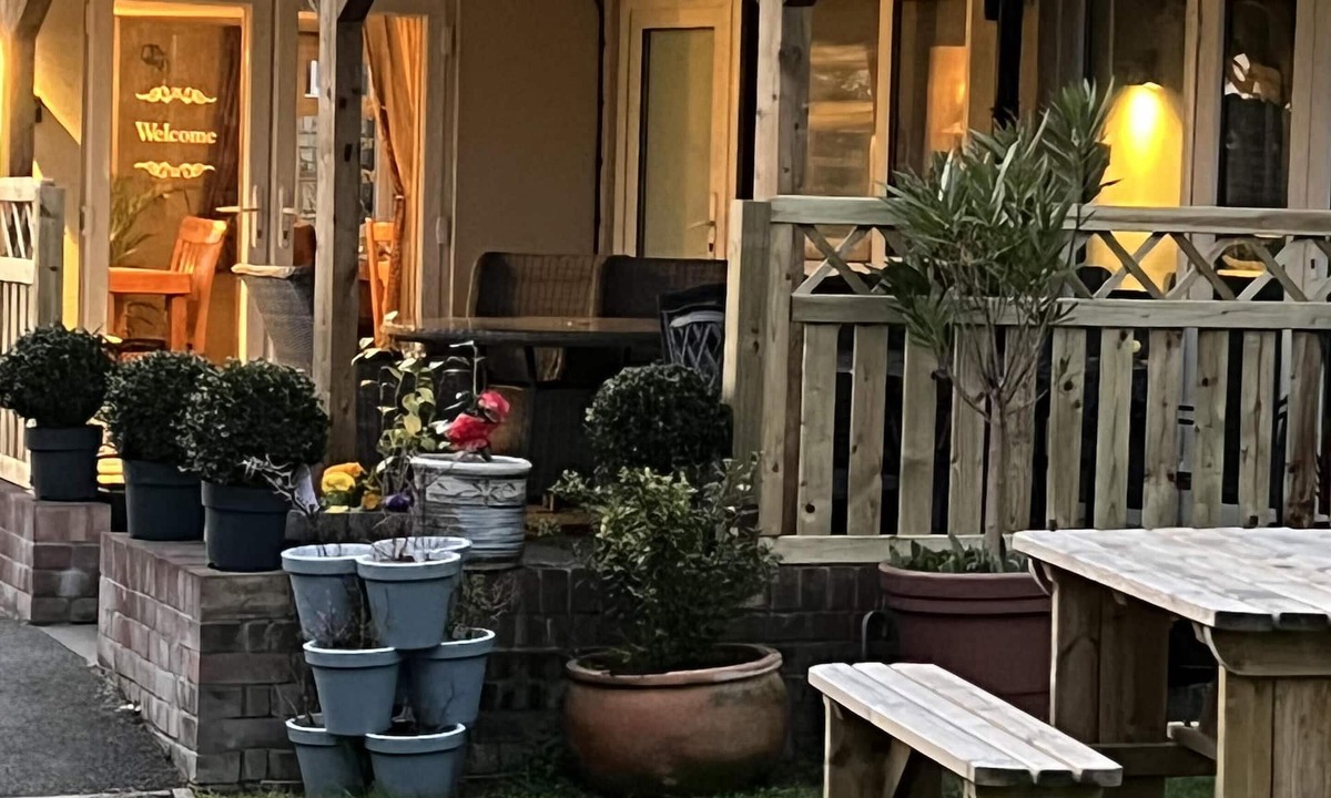 Ashcott Bed & Breakfast | The Lawns Tea Room and B&B