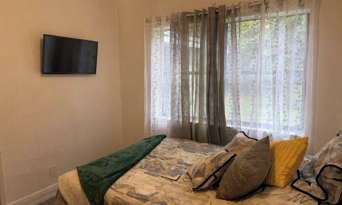 Fort Lauderdale Bed & Breakfast | The Layover Loft: Rest, Refresh, & Reach the Beach, NO Breakfast