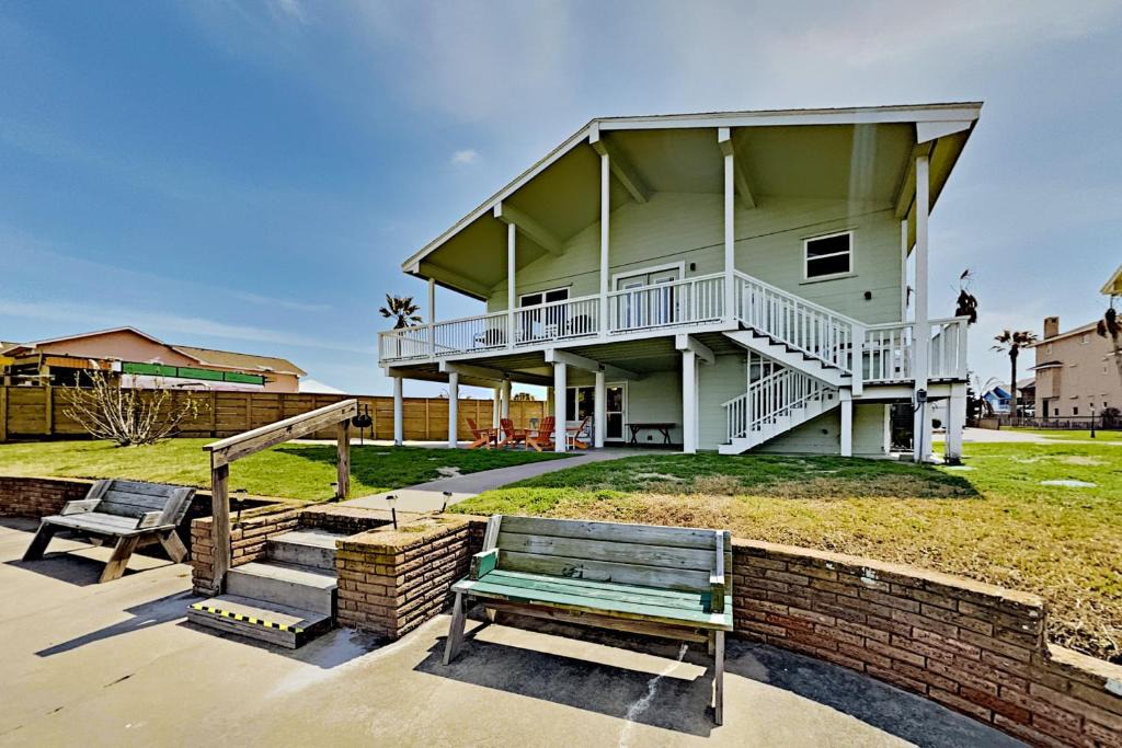 City-by-the Sea House | The Lazy Bay