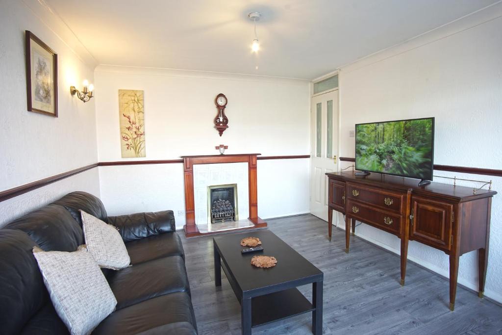 Leigh House | The Leigh Nest