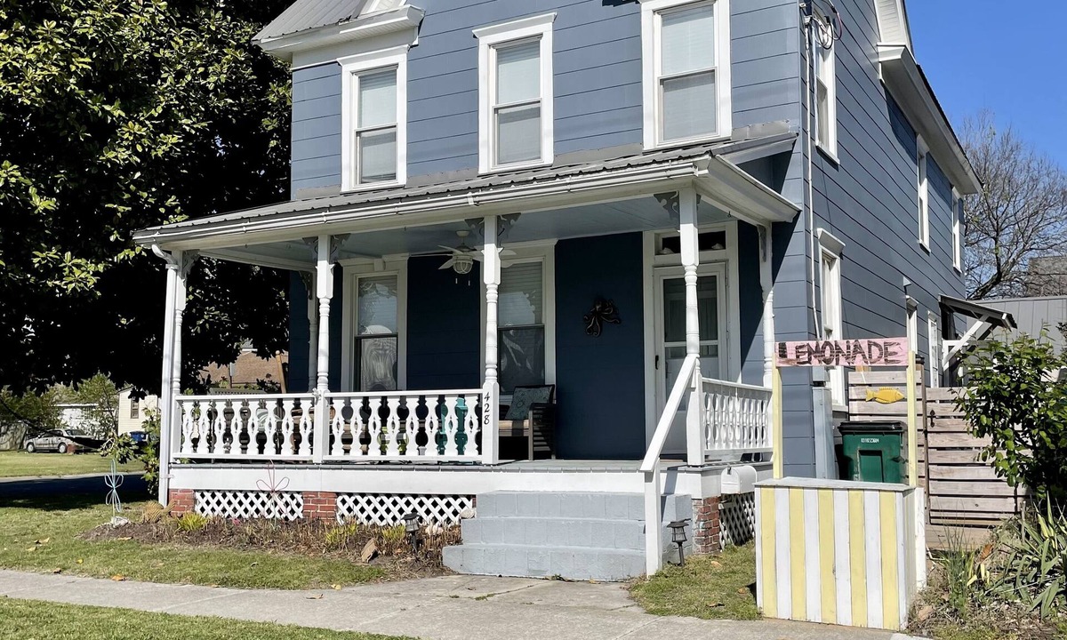 Cape Charles House | The Lemonade Stand on Plum with Backyard Bar