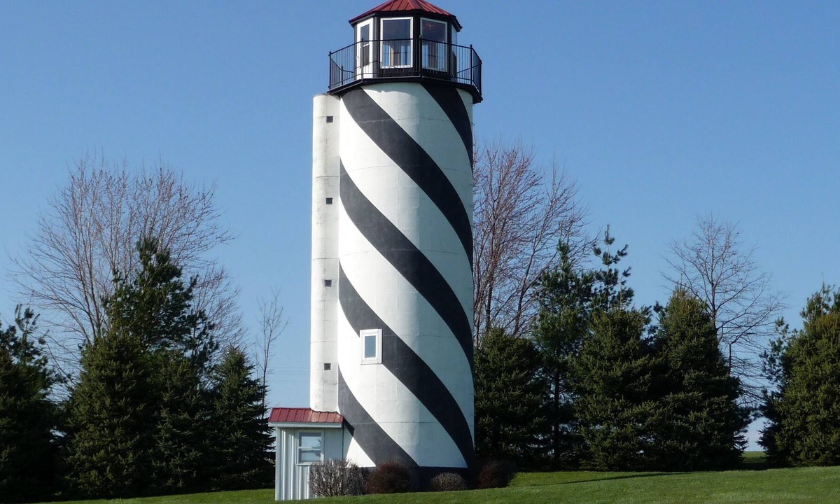 Dickeyville House | The Lighthouse Bungalow