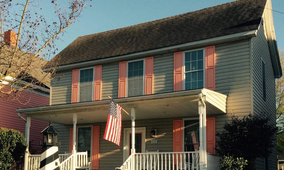 Cape Charles House | THE LIGHTHOUSE INN.Imagine Walking 2 Blocks And Having Your Feet In The Sand!