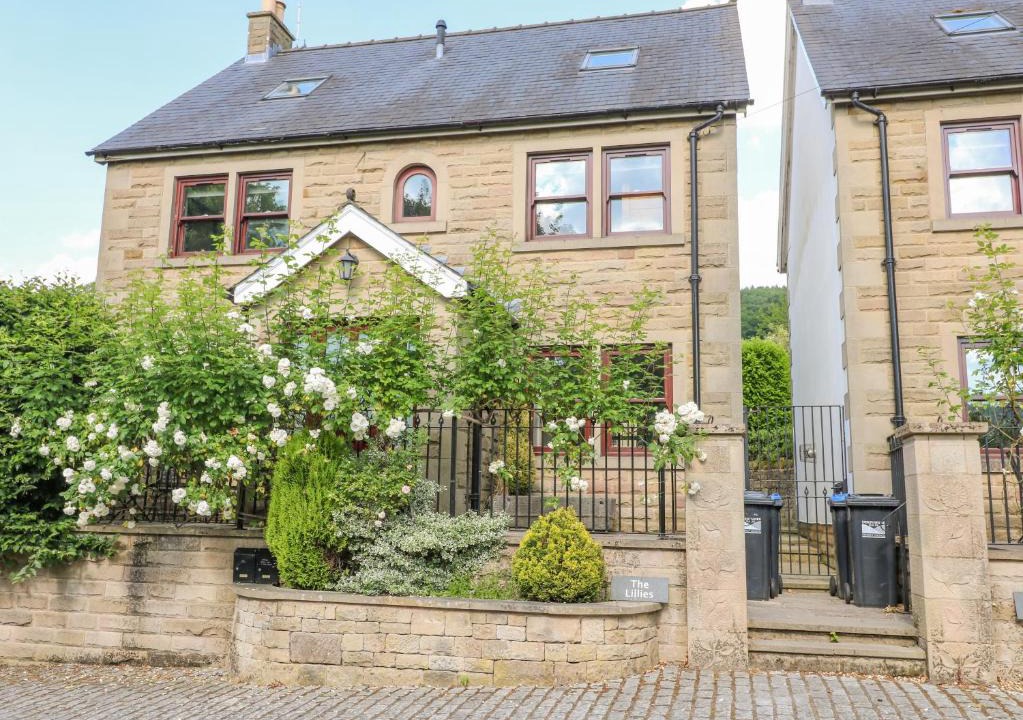 Darley Dale House | The Lillies