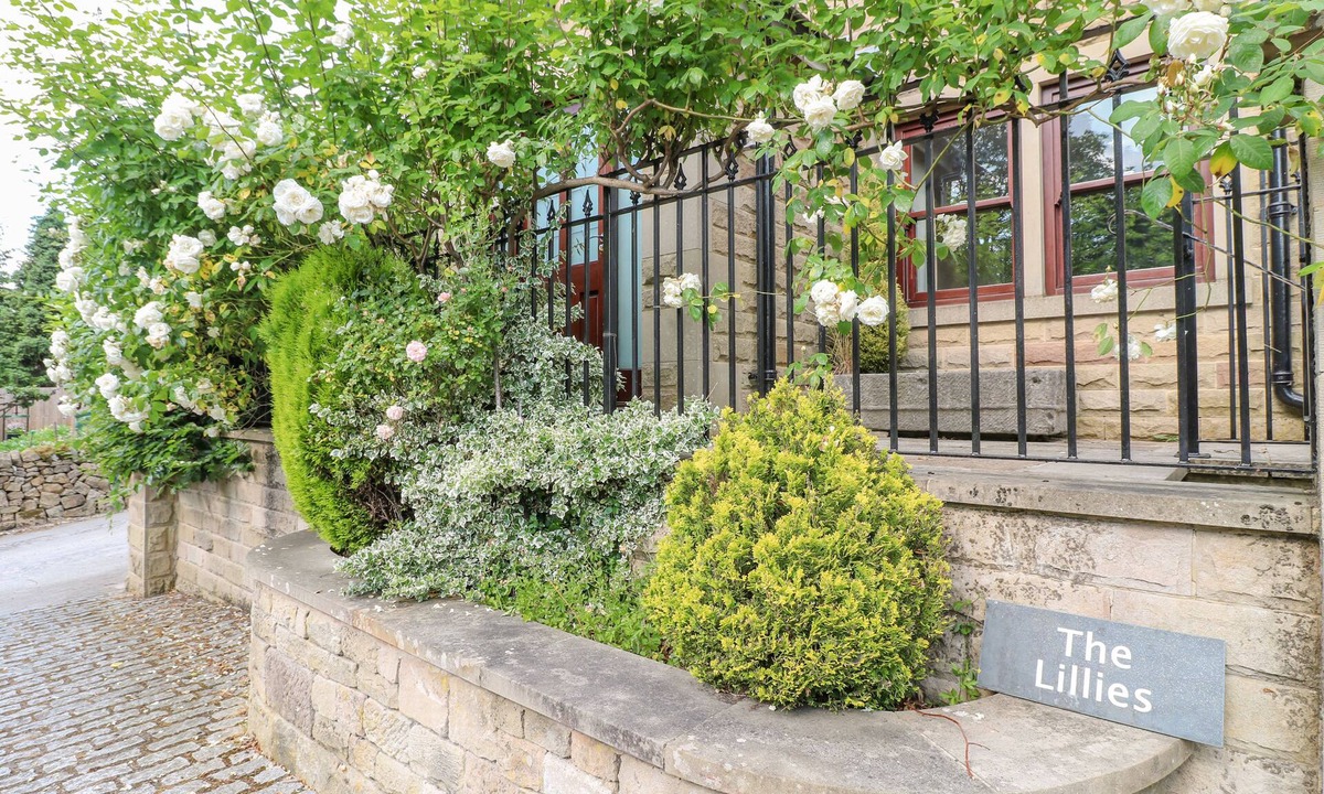 Beeley Cottage | The Lillies