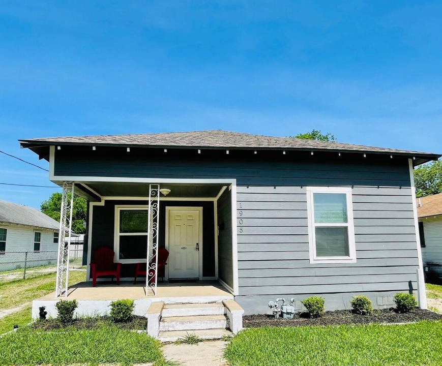 University House | The Lily House-close To Everything You Need!