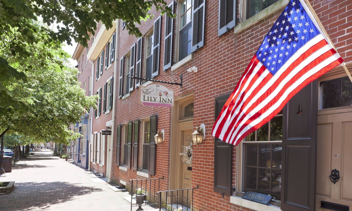 Burlington Bed & Breakfast | The Lily Inn