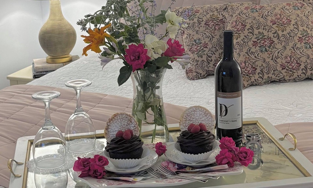 Italian Village Bed & Breakfast | The Lincoln Short North B&B