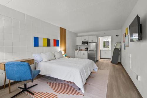 Cedar Falls Apartment | The Lindell Motor Lodge