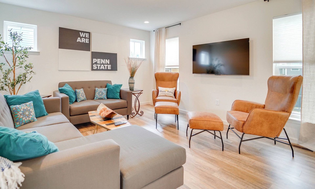 Bellefonte House | The Lion's Loft - Game Day HQ 7 Mi to Penn State!