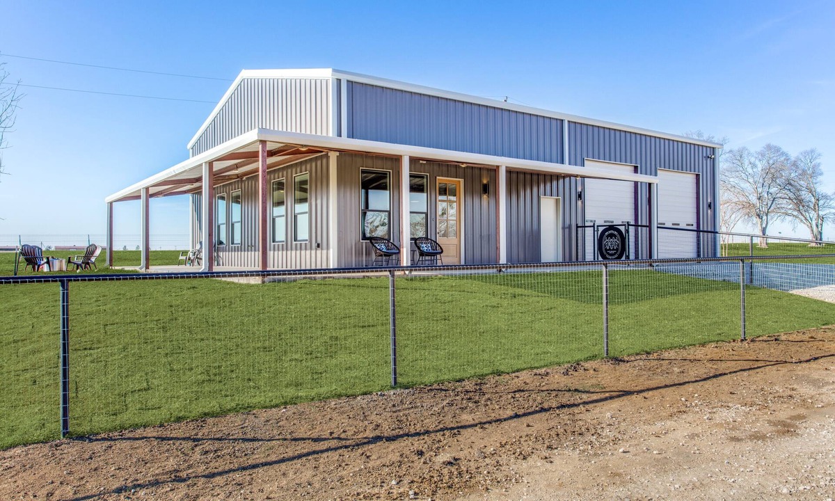 Collinsville House | "The Little Ass Apartment!" Country Retreat Getaway!