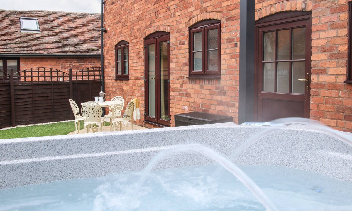 Abberley Cottage | The Little Beehive