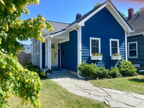 Fountain Square House | The Little Blue Cottage in Fountain Square-Family Friendly