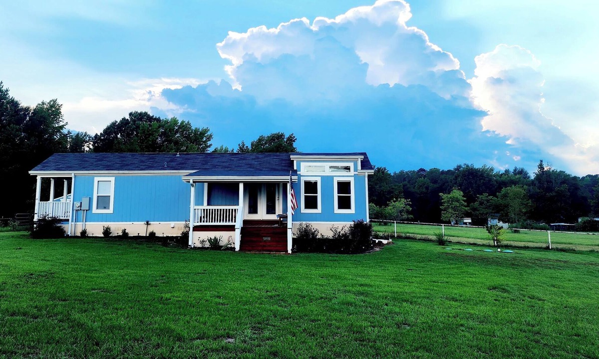 Kilgore House | The Little Blue House + Friendly Farm Friends!