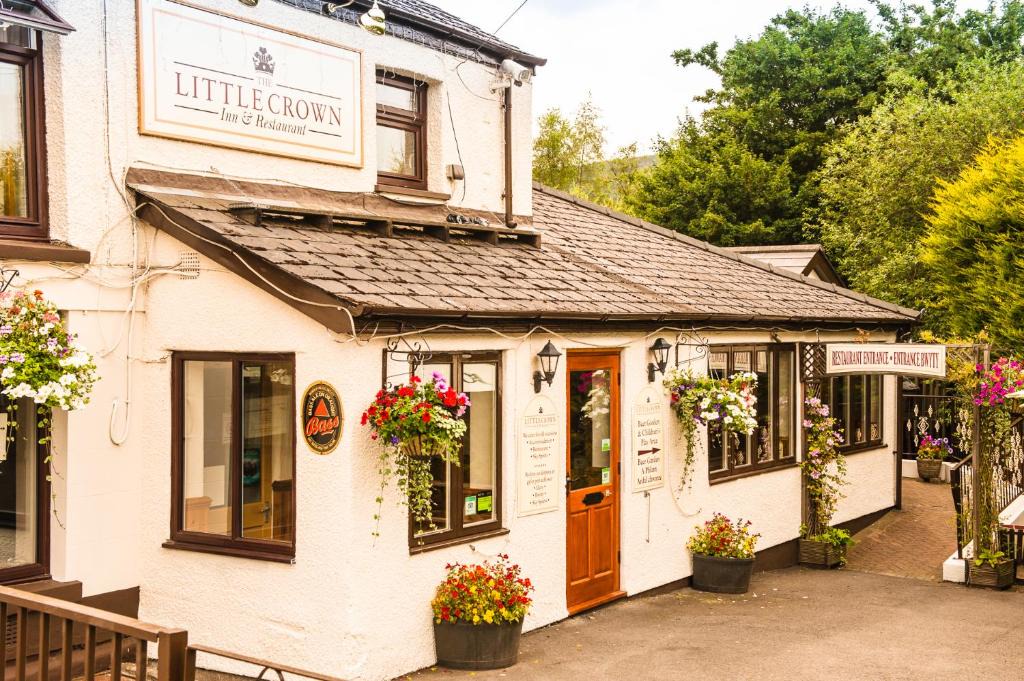 Cwm Frwd Oer Hotel | The Little Crown Inn