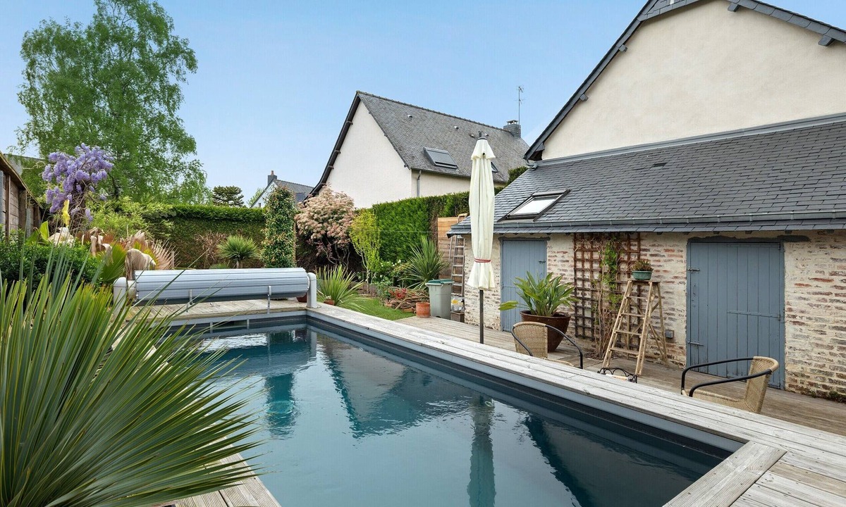 Chartres-de-Bretagne House | The Little House in the Jungle