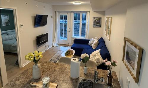 King West Village Apartment | The Little Gallery Suite, Cozy Living in the Core