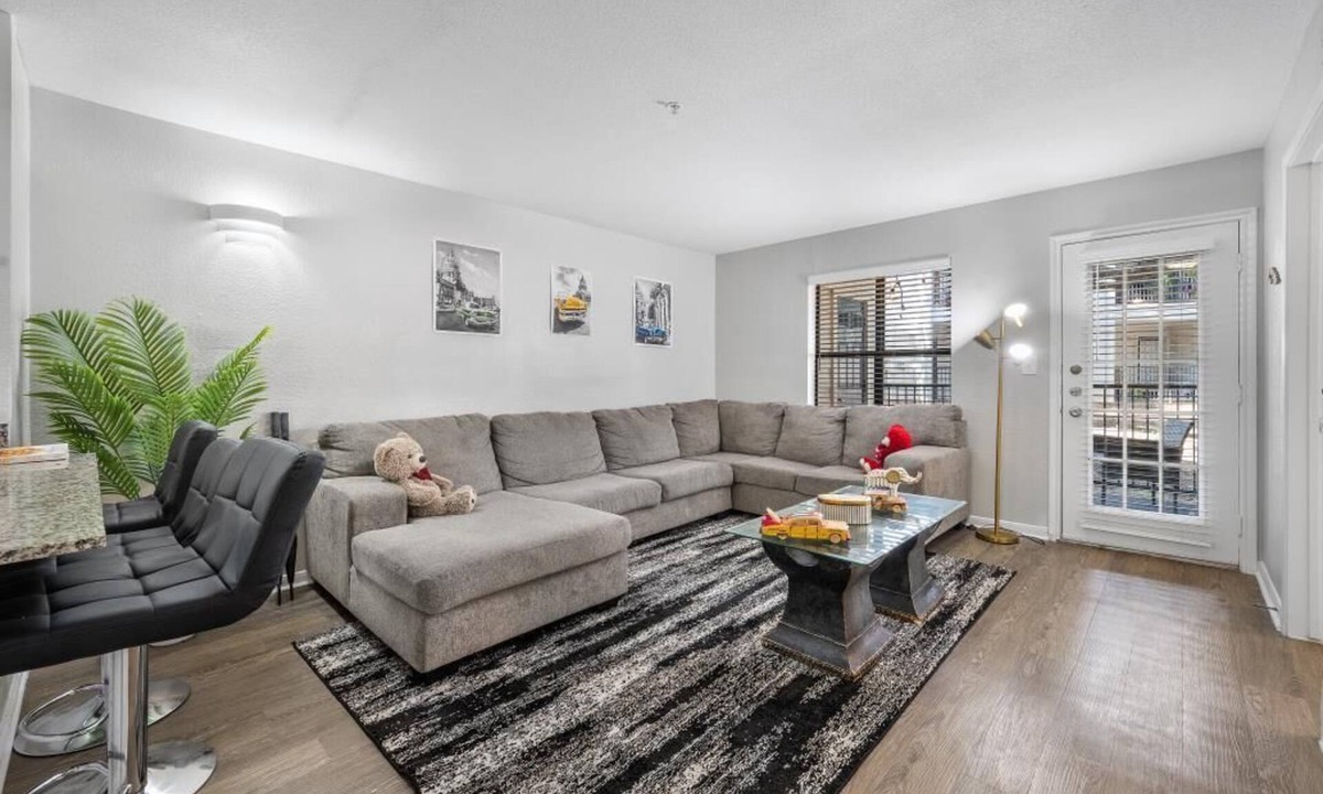 Pleasant Valley Apartment | THE LITTLE HAVANA AT RIVERSIDE #11