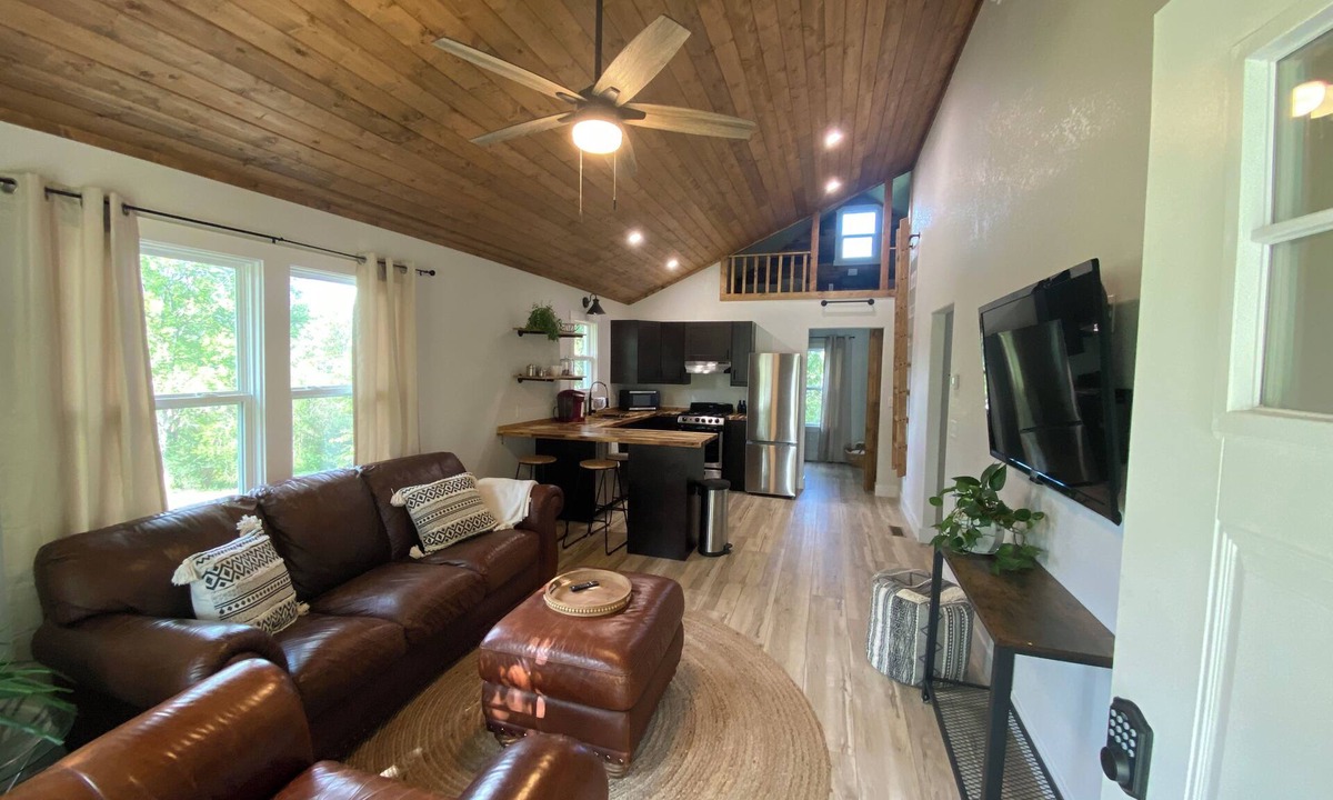 Yellville House | The Little House on Broadway