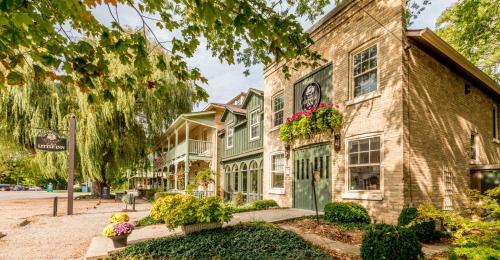 Bayfield Hotel | The Little Inn