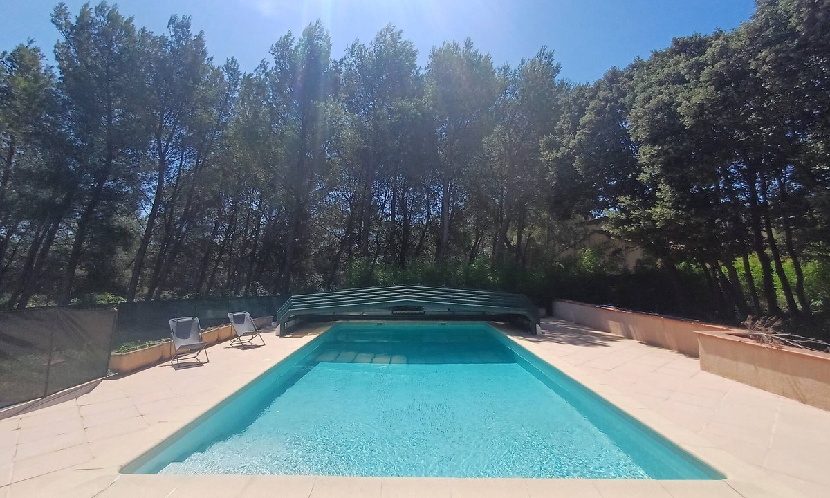 Les 3 Ponts Bed & Breakfast | The little Nîmes House