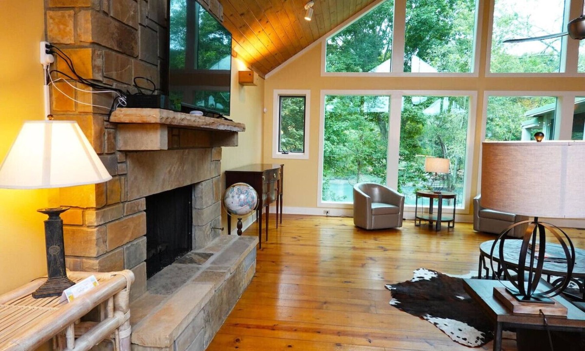 Wilburn Villa | The Little Red's most Luxurious Riverfront Home