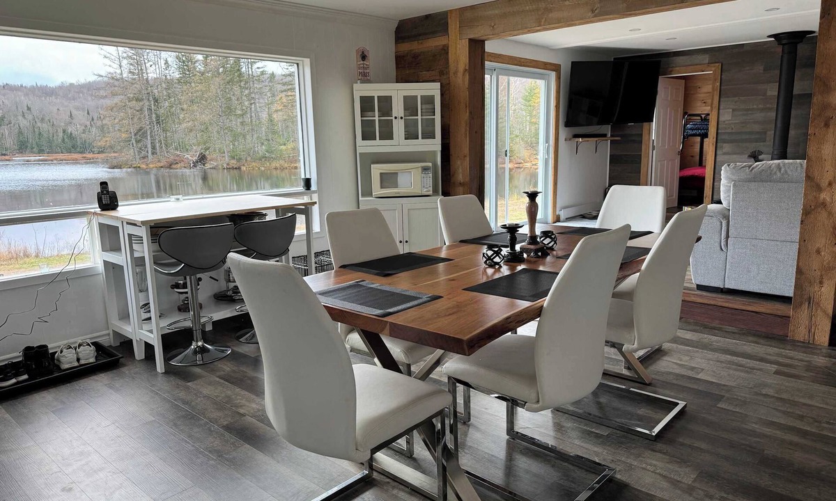 La Minerve House | The Little Stag - Waterfront Retreat in Nominingue