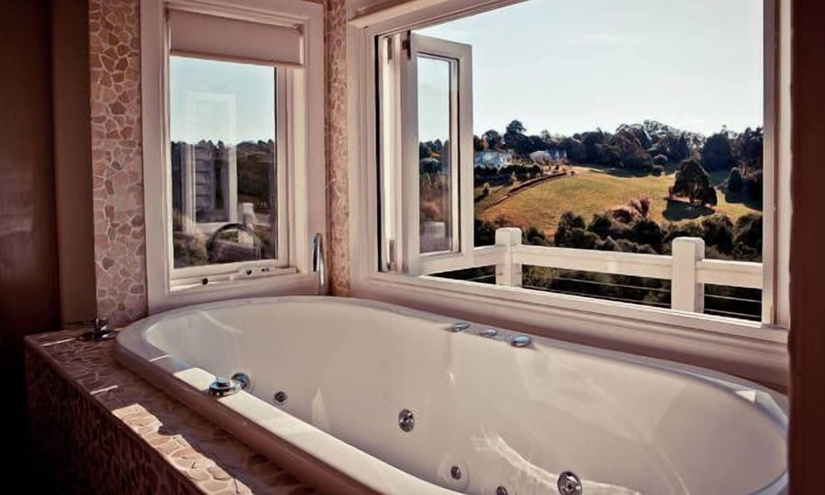 Emerald House | The Little White House