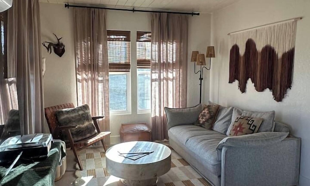 Llano House | The Llanite Casita | Tiny House | Walkable to Dwtn