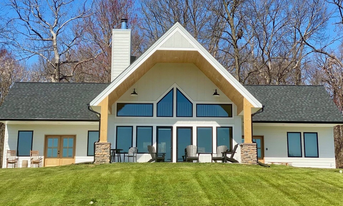 Broadway House | The Lodge at Barefoot Farms