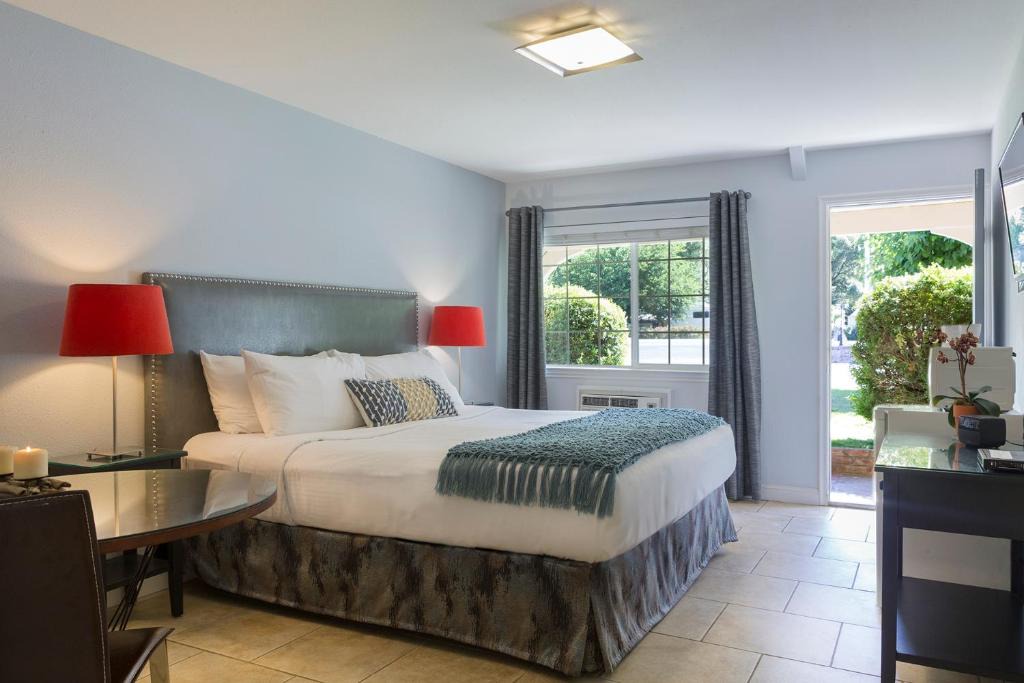 Upper Lake Cabin | The Lodge at Blue Lakes