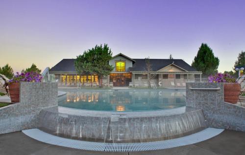 Redmond Resort | The Lodge at Eagle Crest