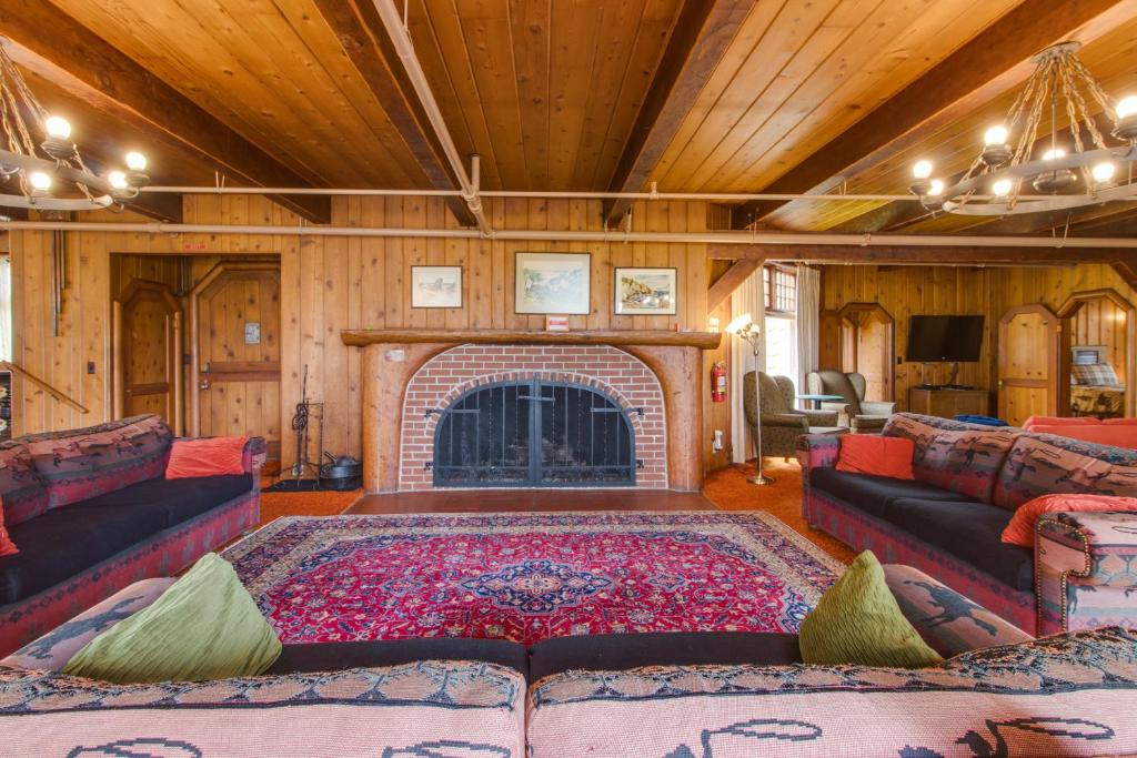 Gearhart House | The Lodge at Little Beach