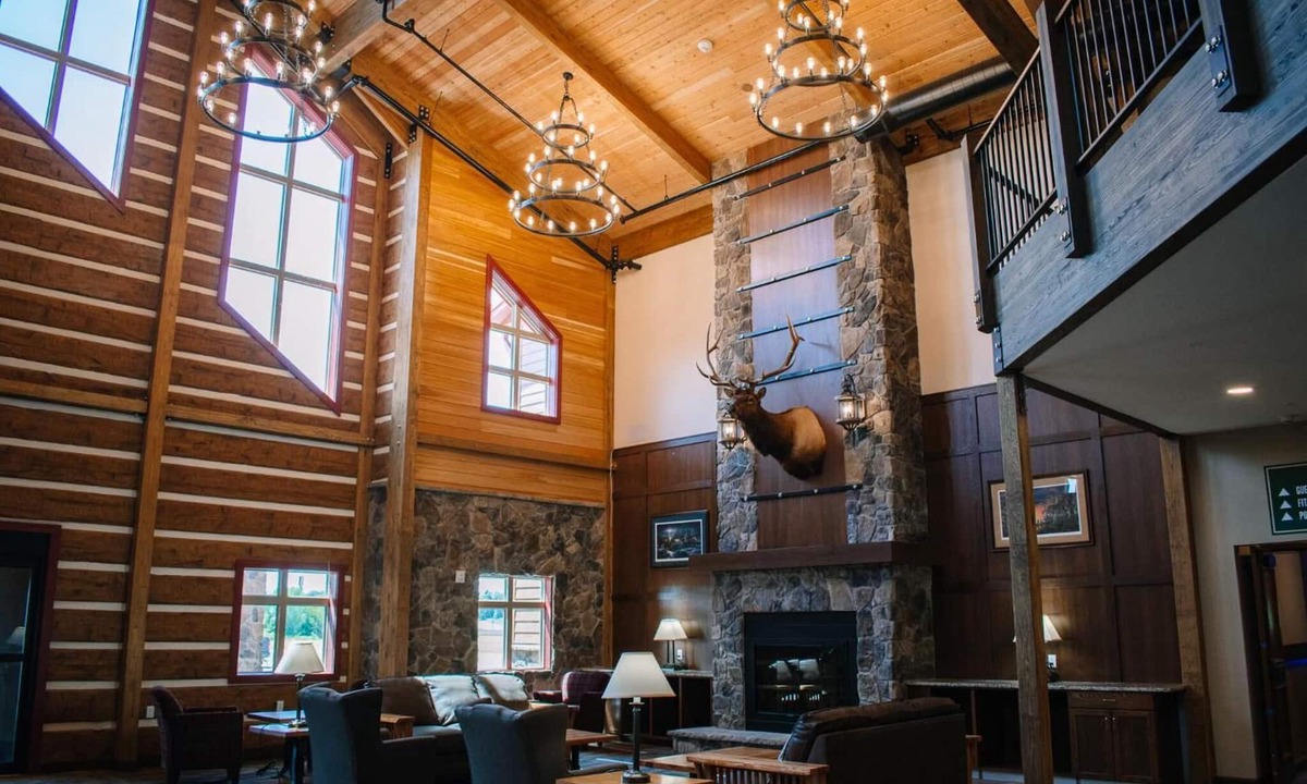 Mauston Hotel | The Lodge at Mauston