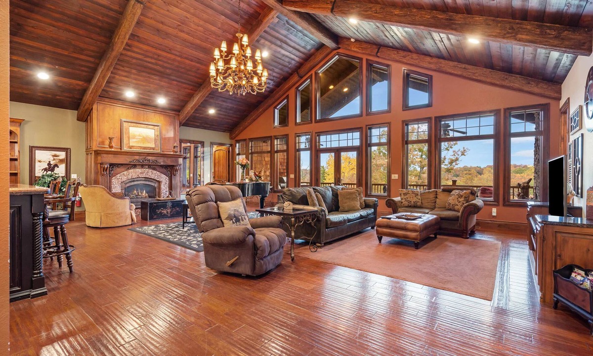 Branson Theater District House | The Lodge at Rock Canyon + Free Tickets + Year-Round Hot Tub