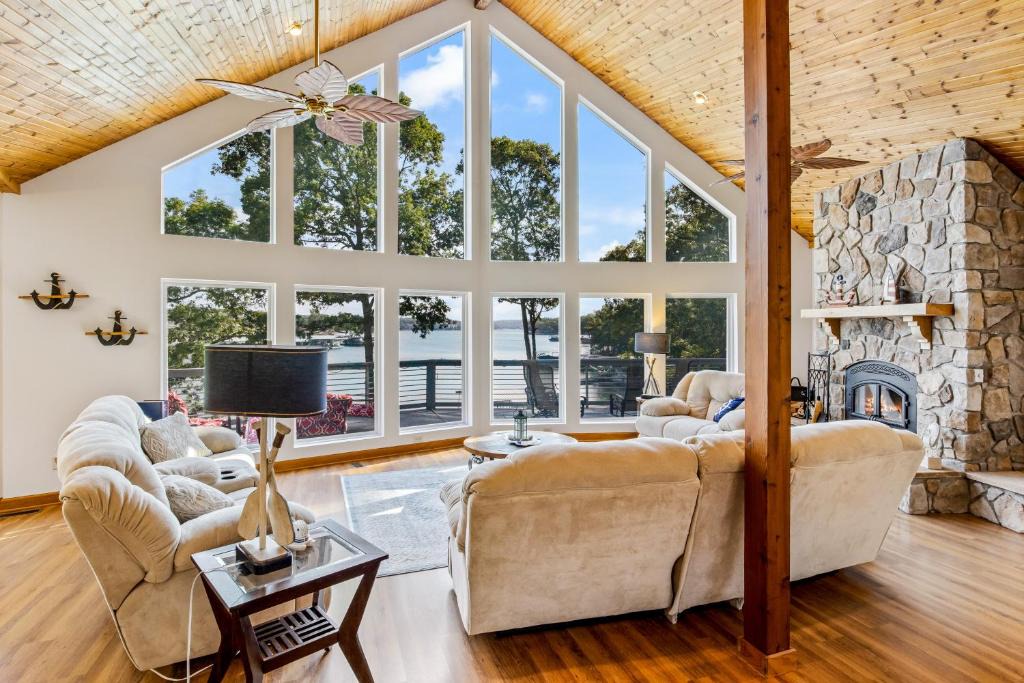 Sunrise Beach House | The Lodge at Sparkling Water