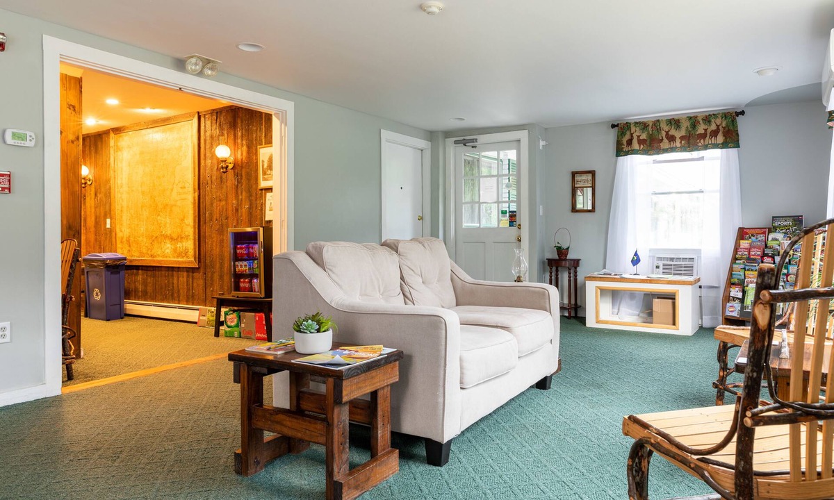 Newfane Hotel | The Lodge at West River