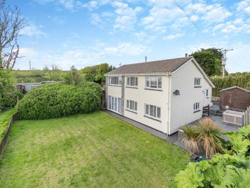 Mabe House | The Lodge