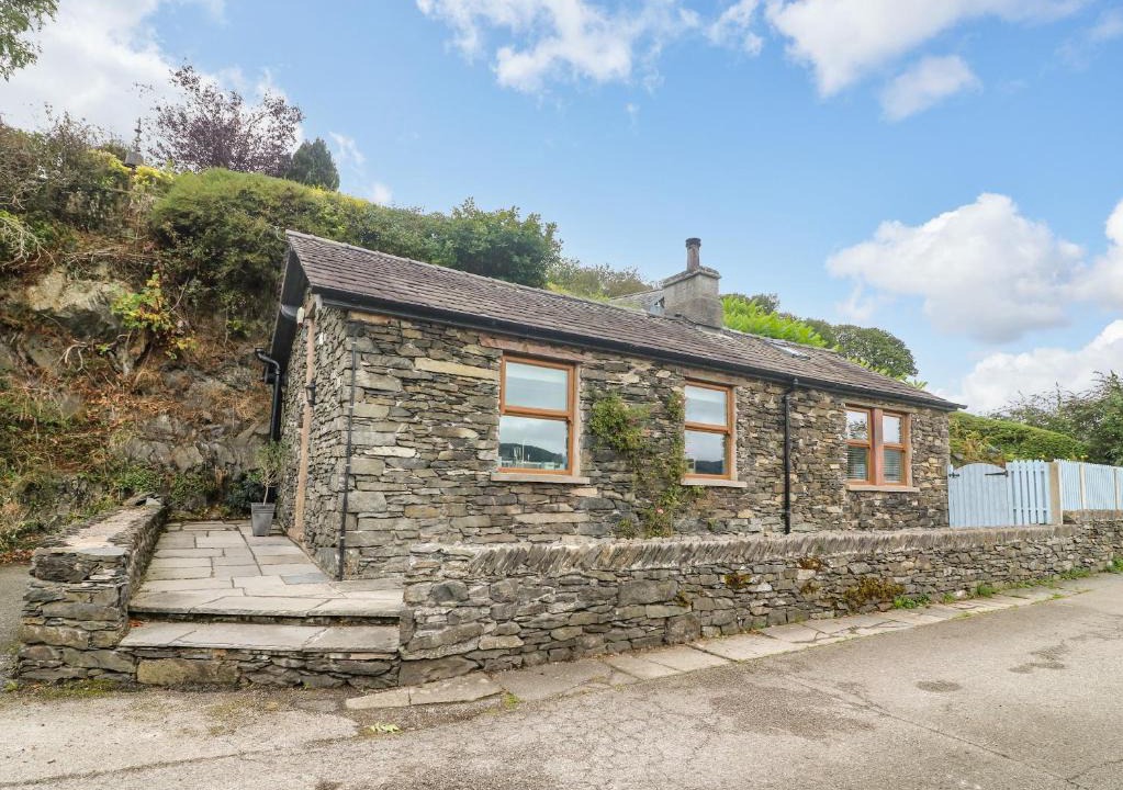 Bouth House | The Lodge