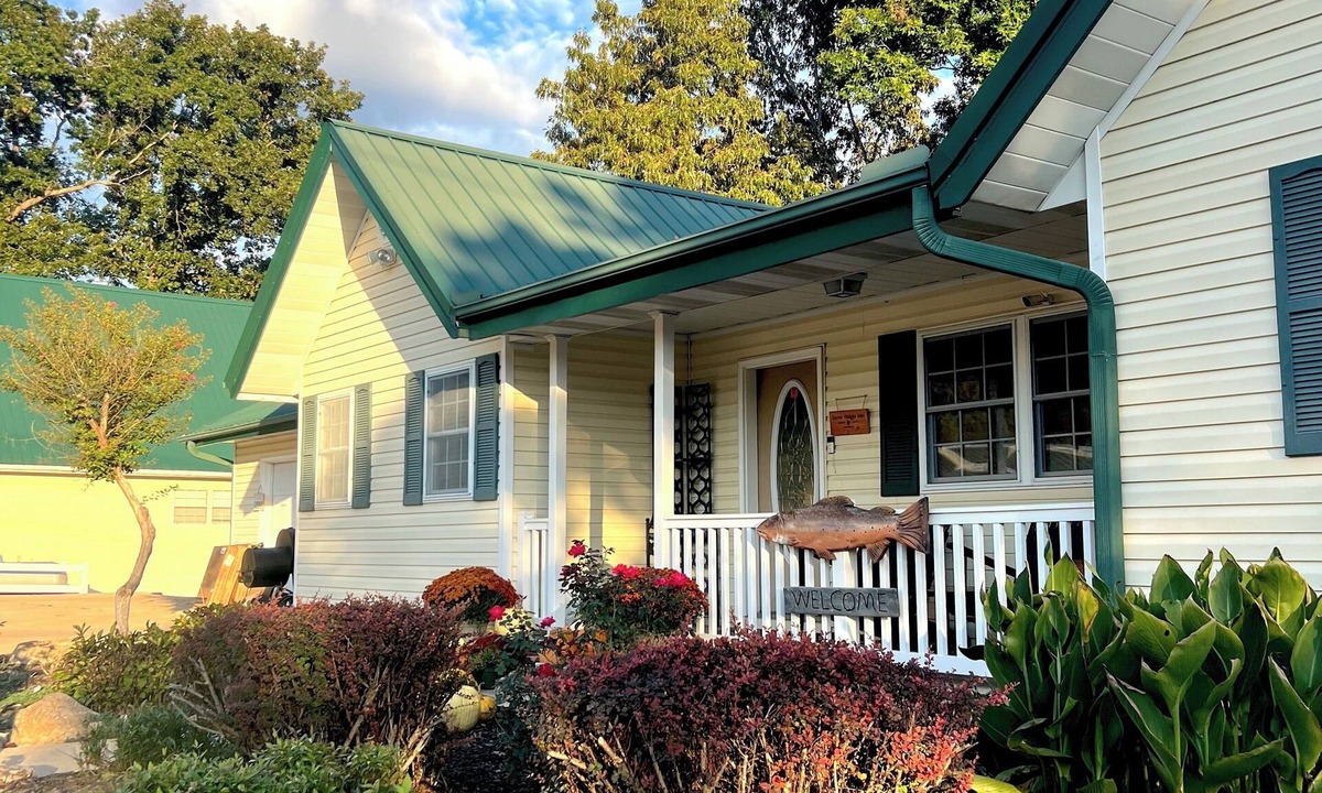 Norfork Cabin | "The Lodge" GREAT FOR GROUPS & Walk-in River Access