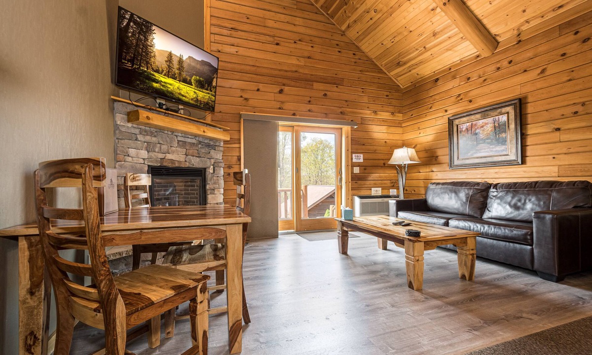 McHenry Hotel | The Lodges at Sunset Village