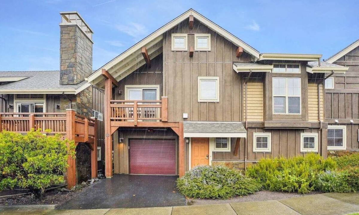 Tolovana Park House | The Lodges B-1 - 1 Block to the Beach!