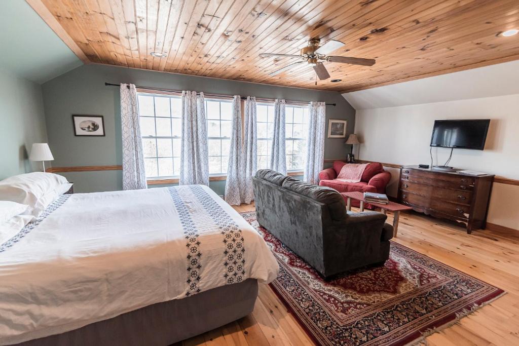 Bolivar Apartment | The Loft at the Barn