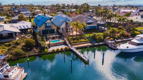 Paynesville House | The Loft