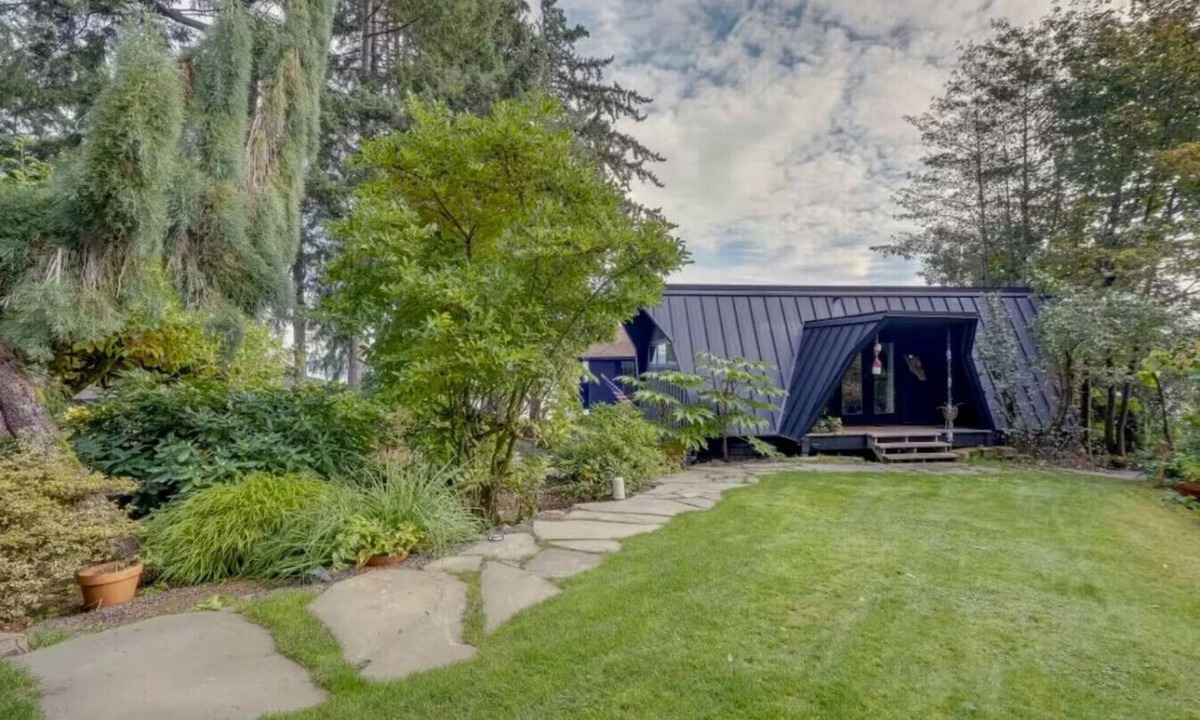 West Hills Condo | The Loft | Beach | Kayaks & Pickleball