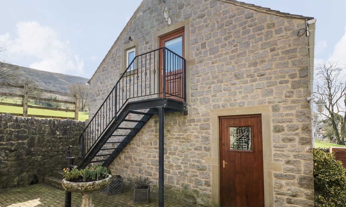 Hope Valley Apartment | THE LOFT in Bradwell