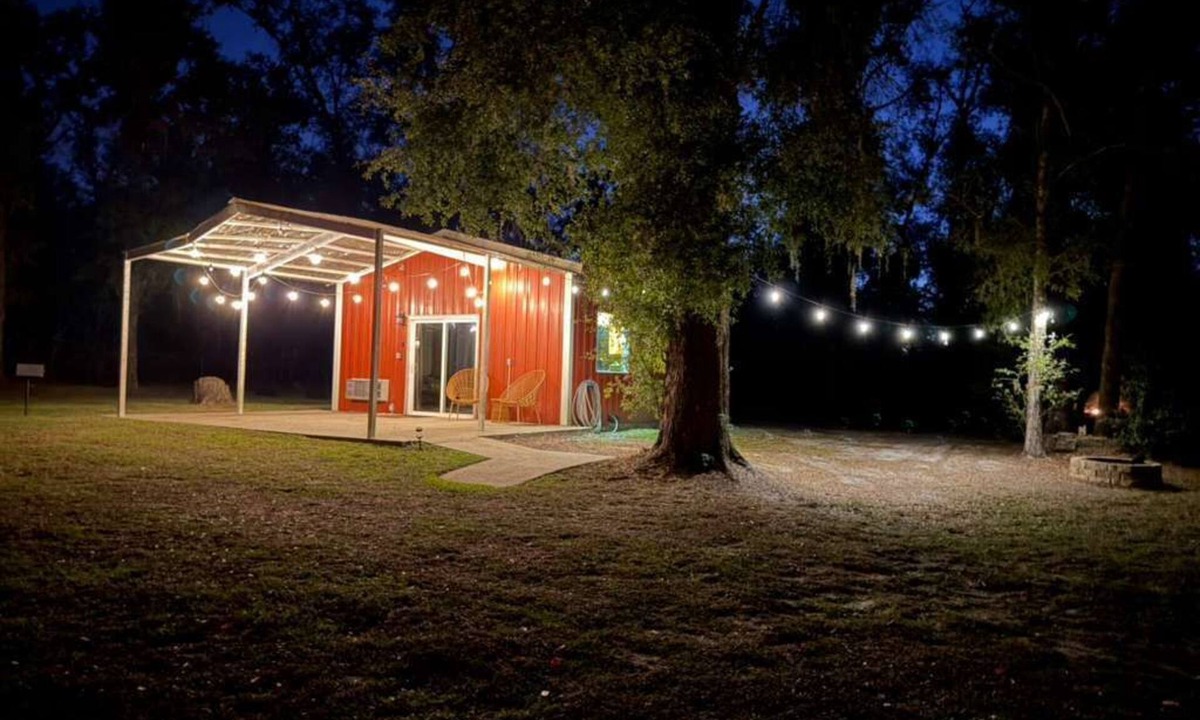 Live Oak Cottage | The Loft – Secluded Cabin for Two with Fire Pit