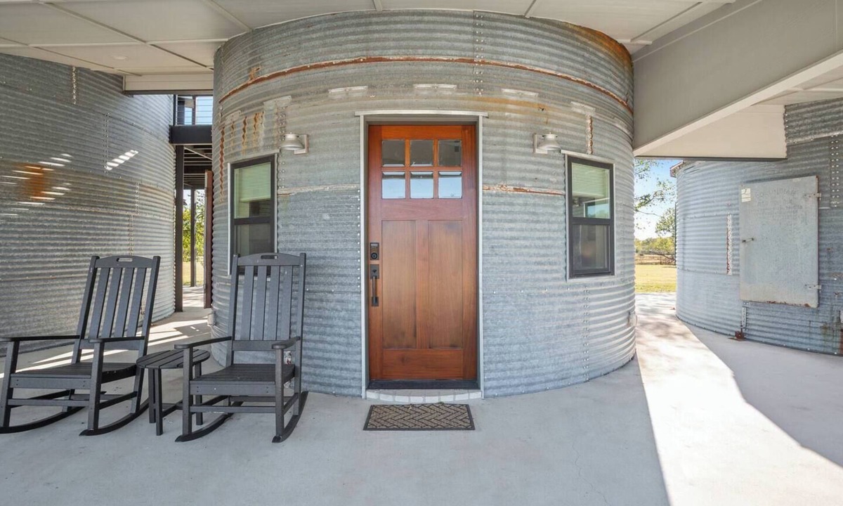 Temple Other | The Loft Silo - Unique Farm Stay with Loft